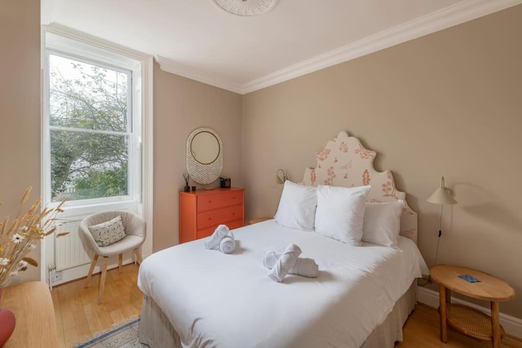 Stylish Central Apartment With Parking - Garden And Workspace Бат Екстер'єр фото